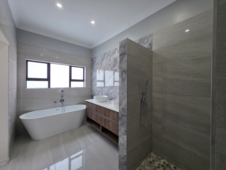 4 Bedroom Property for Sale in Fountains Estate Eastern Cape